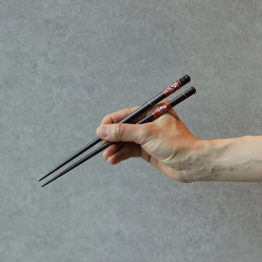 [Chopsticks and Chopstick Rest] RADEN CHECKERED a Pair of Mother of pearl decorated Chopsticks with light blue shell shaped Chopstick rests | Wakasa Lacquerware| MATSUKAN