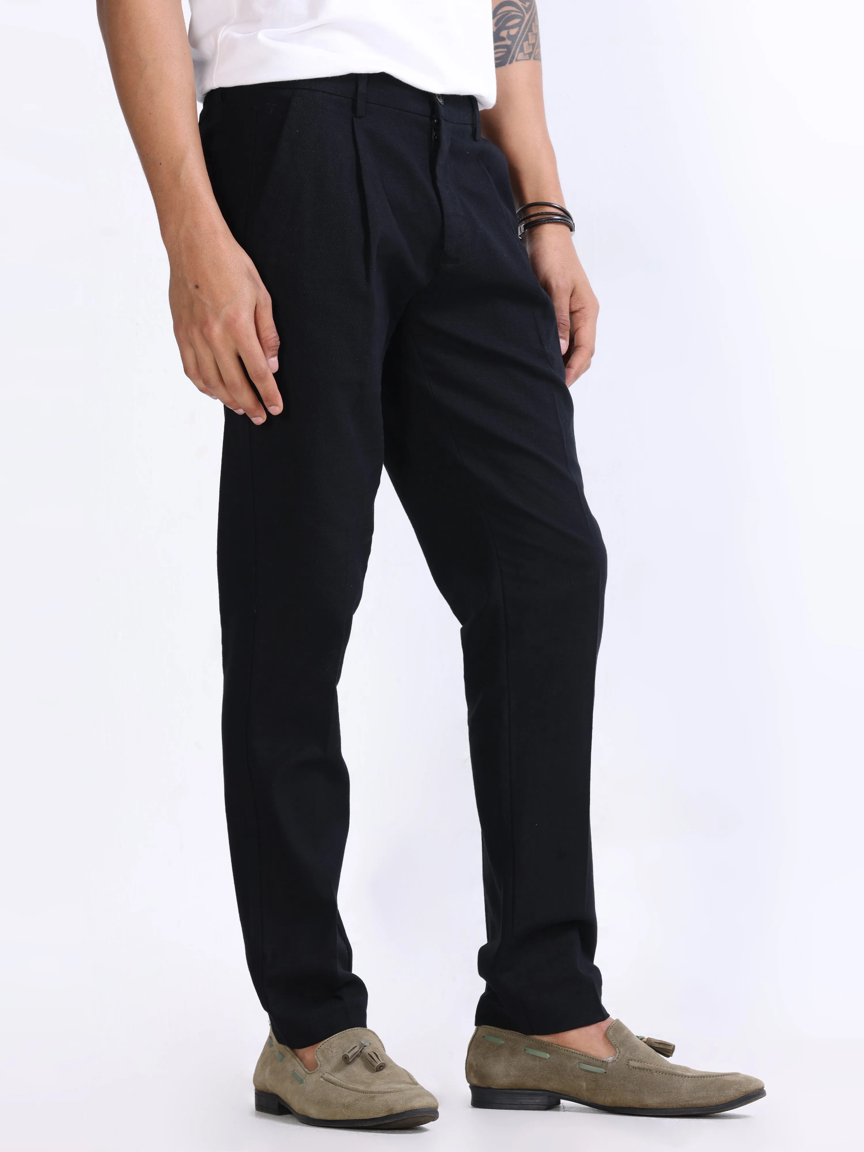 RAW SLUB PLEATED TROUSER IN BLACK